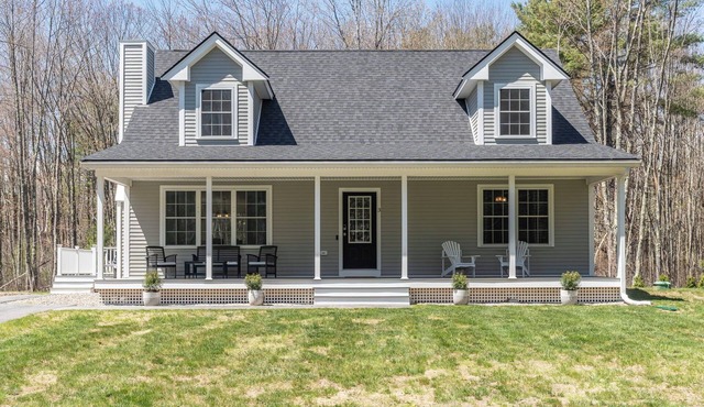 Spacious Pet Friendly-Close to Beach and Town!