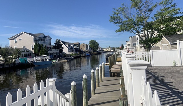 Spacious romantic house on the water & just minutes from Ship Bottom Beach 🏖