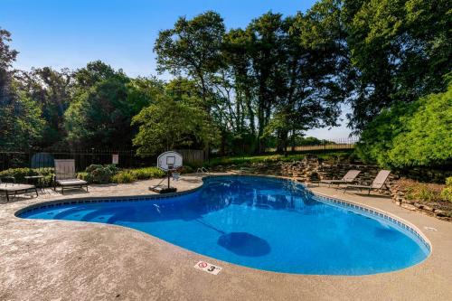 Spacious Serene Cabin Sleep 14 Pool Hot Tub Games