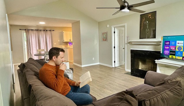 Spacious Stay in Jacksonville – Minutes from Camp Lejeune & Beaches.