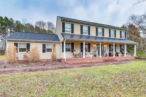 Spacious Trappe Getaway w/Outdoor Pool & Gazebo!
