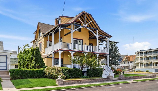 Spectacular 6 Bed/5 Bath Ocean Grove Beauty w/Waterviews and Porches Galore