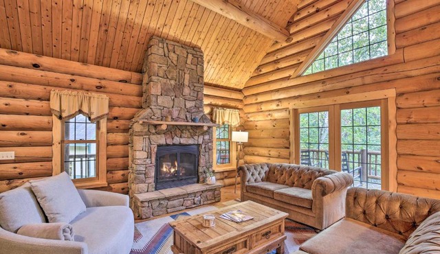 Splendid Family Cabin w/Hot Tub & Grill!