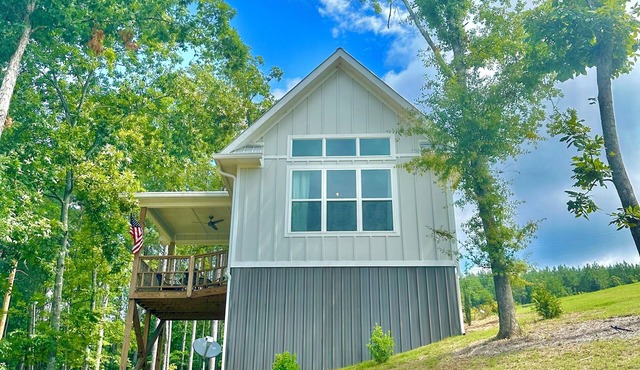 Spring Getaway to "Stilts" Lake, Pool, Hottub, kayaks, firepit, countless fun