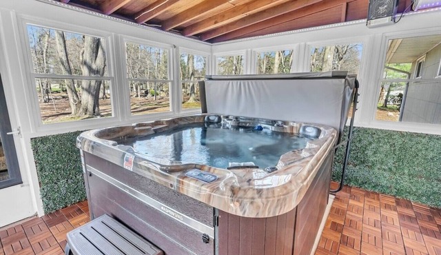 Spring Retreat with Hot Tub Fire Pit and Game Room