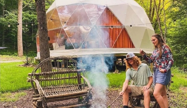 Stargazing Geodome Retreat Outdoor Tub + Mountain View’s