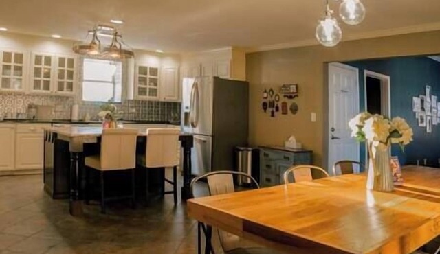 Stay Eureka Springs Balcony Suite in Eureka Springs