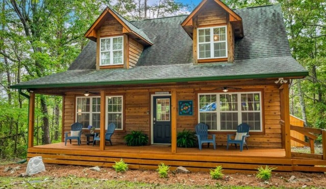 “Stayawhile” and enjoy private hot tub & game room
