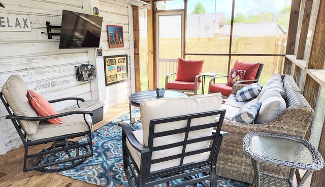 Steele Magnolia -Newly renovated charming cottage