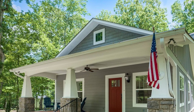 Steps Away-brand new cottage, close to downtown