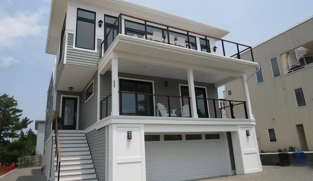 STEPS TO OCEAN 6 Bedroom House w/elevator