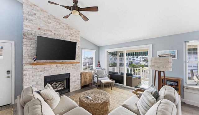 Steps to the Beach/Ocean Views, Sunset Deck, 3BR 2BA Getaway