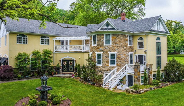 Stone Manor Boutique Inn