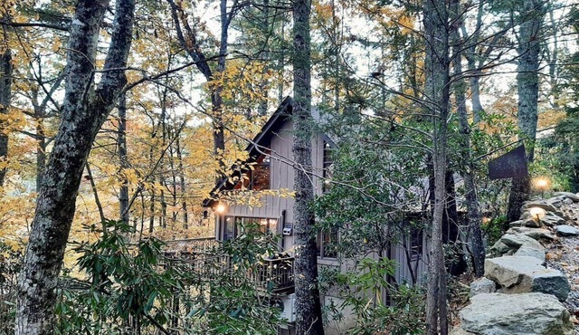 Stonecliff - River Access, Hiking Nearby, Wood Burning Fireplace, Game Room, Family Friendly