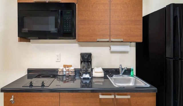 Studio for Extended Stays w/Full Kitchen & Easy Meal Prep