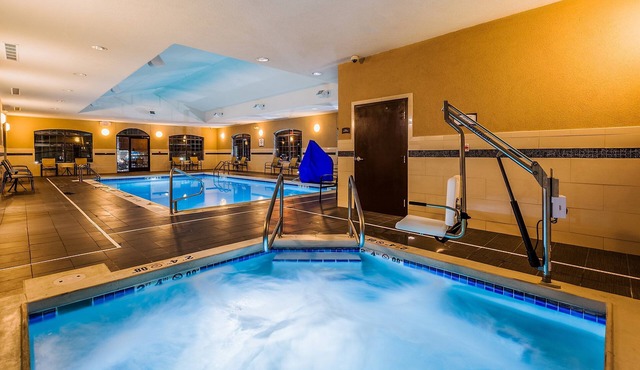Studio with a Walk-In Closet Near Downtown | Free Daily Breakfast + Indoor Pool