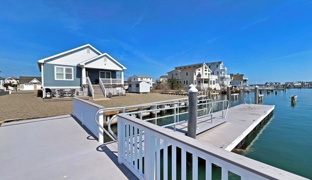 Stunning Bayfront Home in a prime location near Avalon!