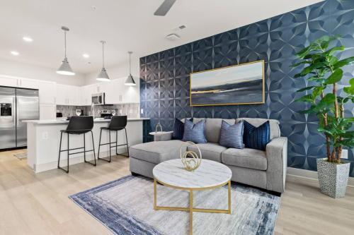 Stunning Living 5 Min From Downtown