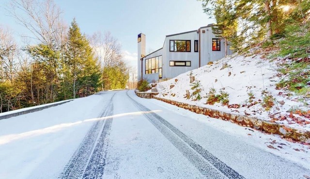Stunning Mt. Washington Views, private patio and sauna