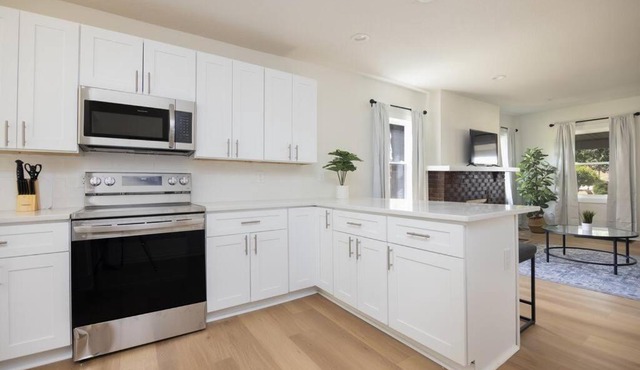 Stylish 4 BR Home in the Heart of DSM