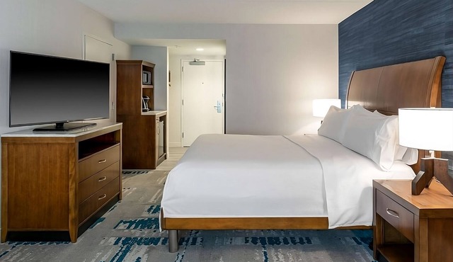 Stylish Arlington Retreat by Potomac, Lincoln Memorial & Roosevelt Island