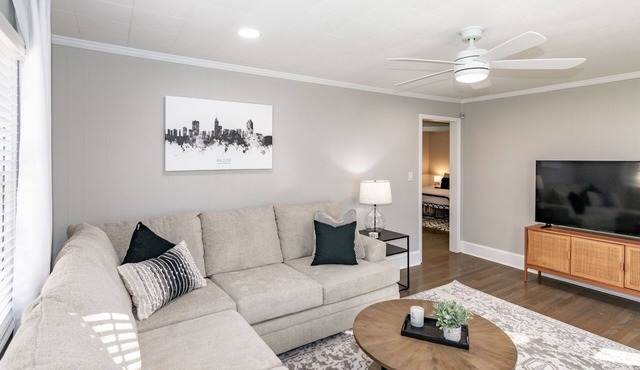 Stylish & Comfy ~ 5★ Location near Downtown ~ Backyard ~ Updated