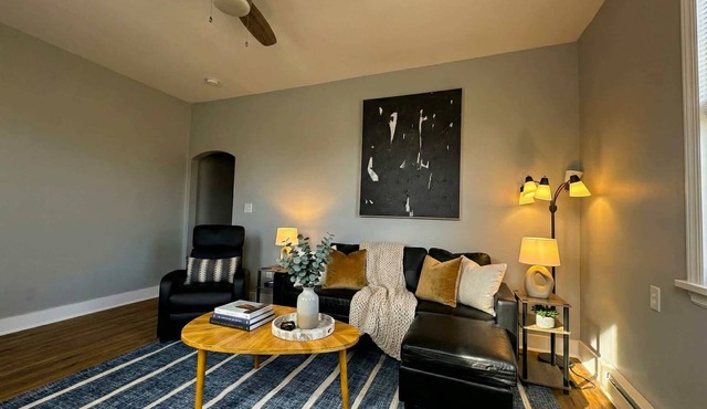 Stylish Retreat with King Bed & Fast WiFi