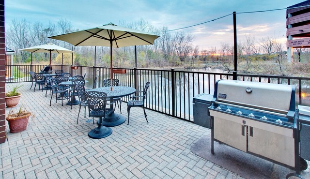 Suite Near the Heart of Chicago | Complimentary Breakfast