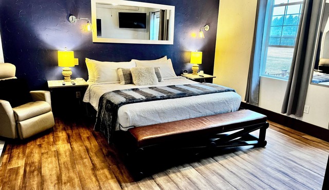 Suite102 "The Imperial Eagle"