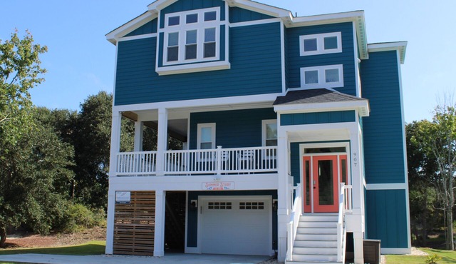 Summer Story: Private Pool, Elevator, Community Amenities