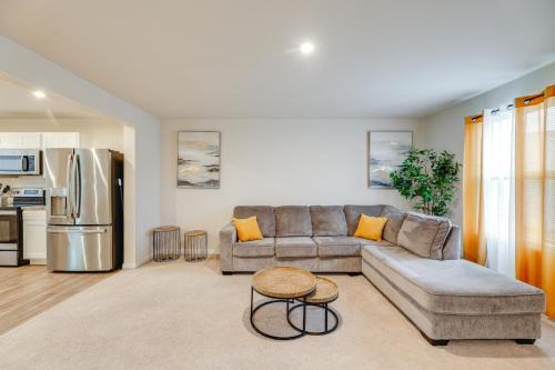 Sunlit Milford Townhome < 2 Mi to Riverwalk!