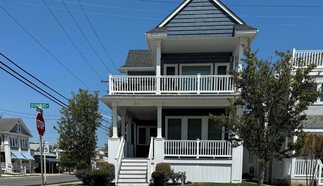 Sunny shore escape—steps to beach, boards & family fun!☀️🌊🏖️