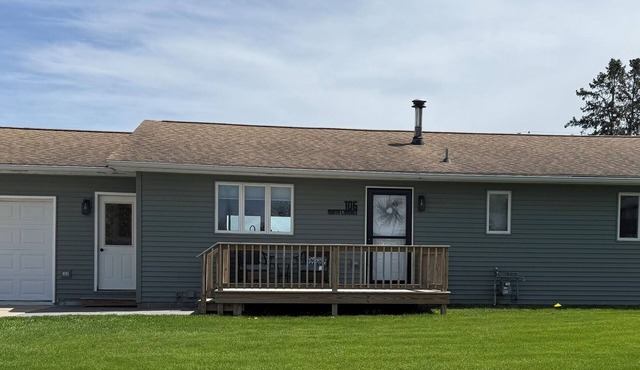 Sunrise Estate ~ 3-bedroom house with cozy sunrise view in charming Mabel