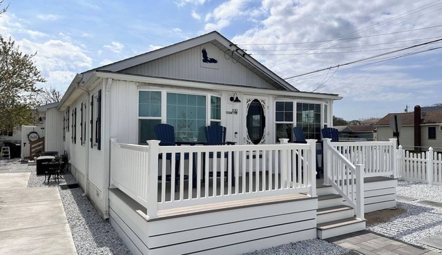 Sunset Aware Cottage, beach block with water views