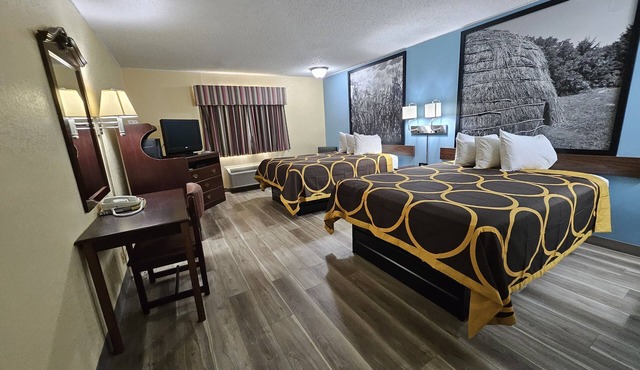 Super 8 by Wyndham Clinton