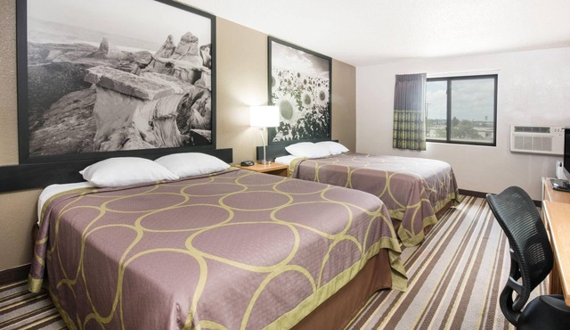 Super 8 by Wyndham Jamestown