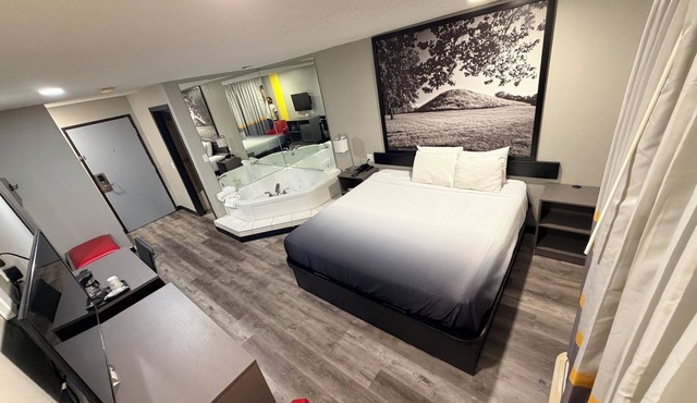 Super 8 by Wyndham Macomb