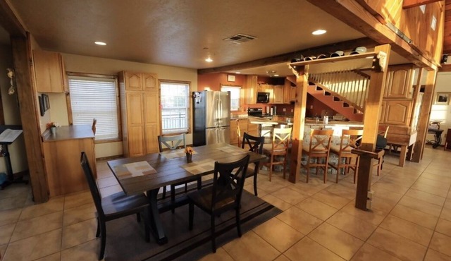 Superb view Lake Ellsworth! Log cabin in the country.