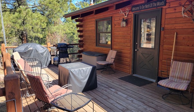 Swiss Drive Cabin 5 miles to Lake Pactola! WiFi!