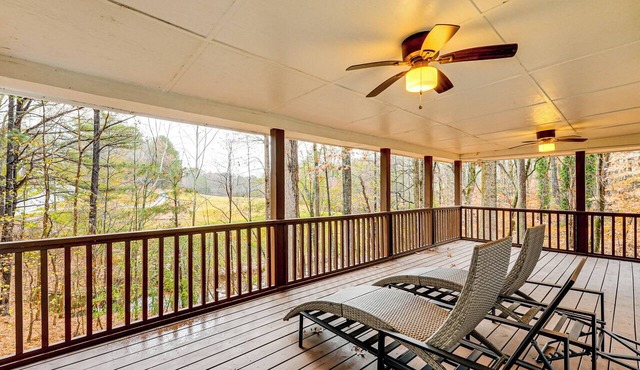 Tasteful Unit w/Pool Table: 7 Mi to Lake Altoona!