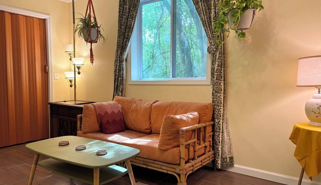 That 70s Bungalow - Pet Friendly! - studio with AC in charming Wilmington