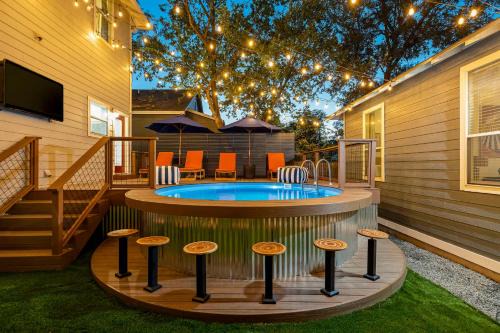 The Backyard Bliss - 4BR Heated Pool & Ping Pong