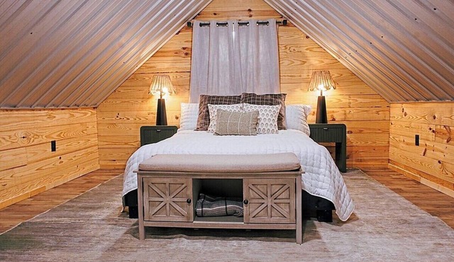 The Brightbill, Cozy Cabin Near Arlie Moore Boat Ramp, Sleeps 6