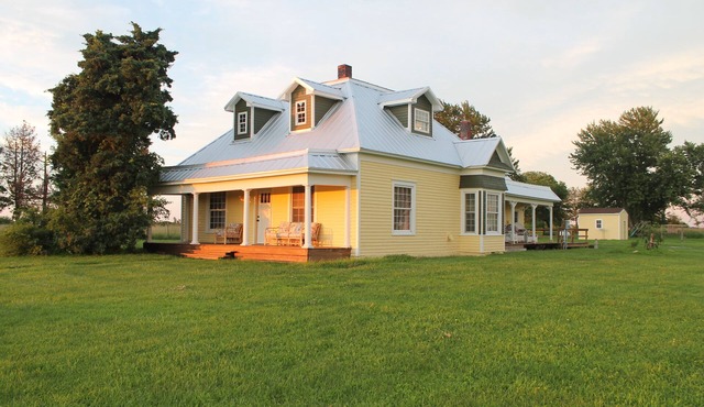 The Farm House-Just 1 Hour from KC Sports fans! Great for Any Season! Pet Friendly