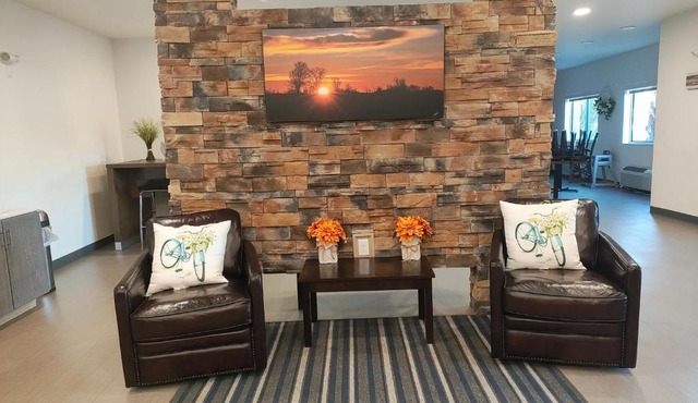 The Grove Inn and Suites