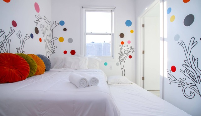The High Tide Studio #2 Studio Bedroom Hotel Room by Redawning