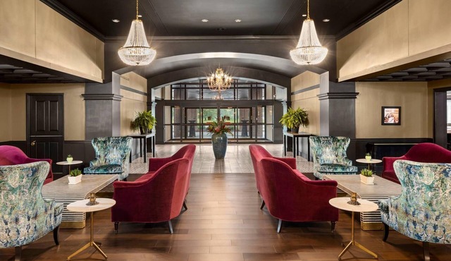 The Highlander Hotel Iowa City, an Ascend Collection Hotel