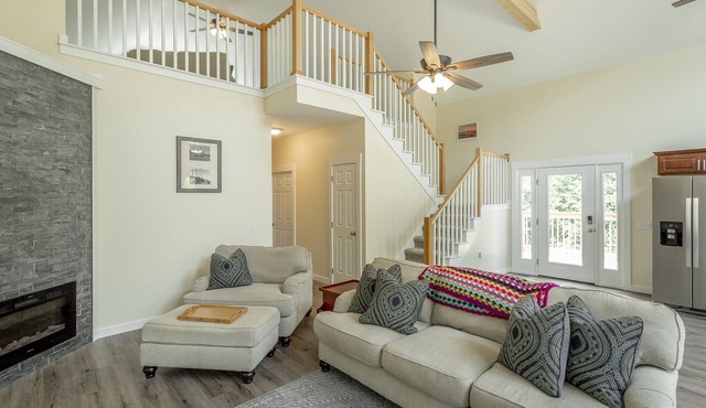 The Honeysuckle - PMI Scenic City Rental
