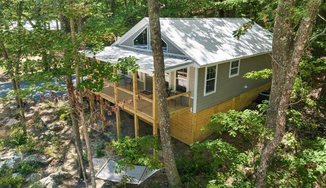 The Otter Box Cabin - 92 Acres Beside DeSoto State Park