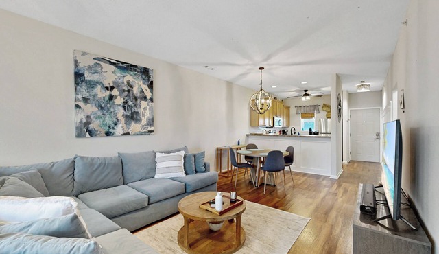 THE PLOVER'S PERCH - 2BR, 2BA - SLEEPS 4 - DOG FRIENDLY
